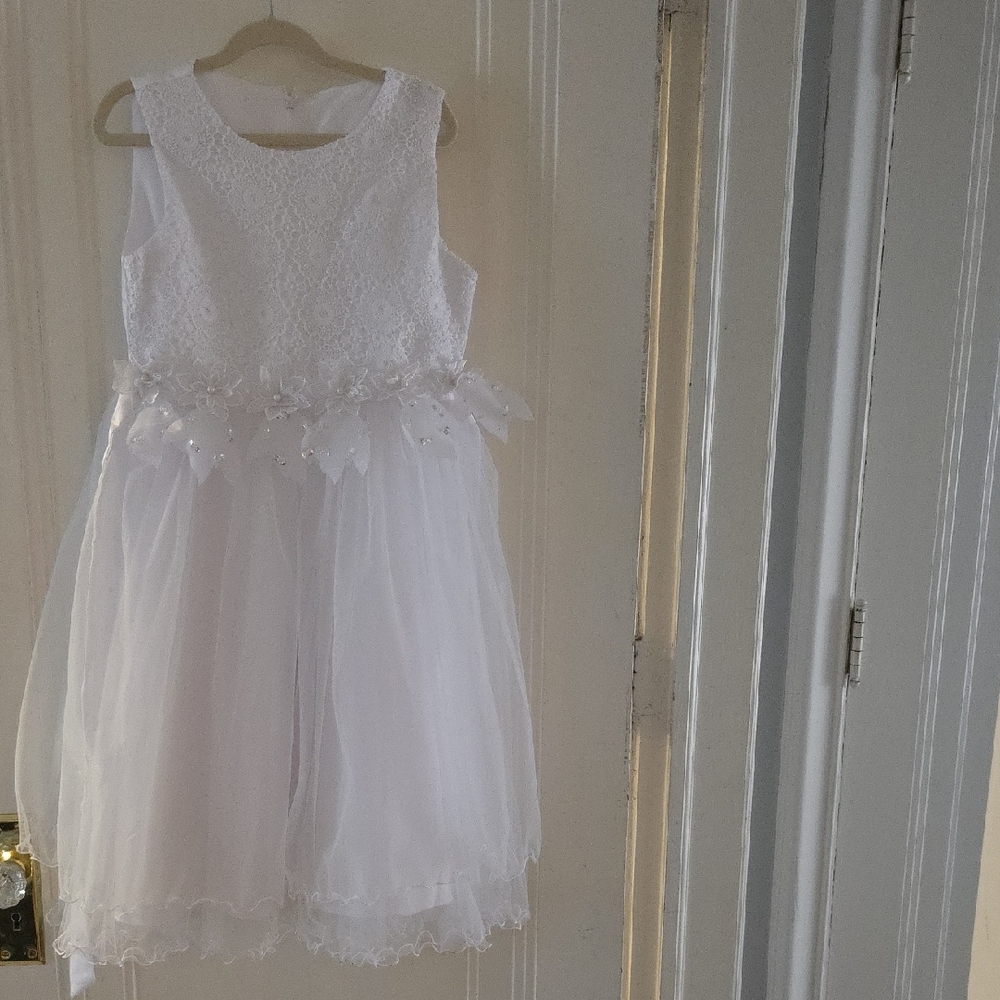 Elegant White Lace Dress